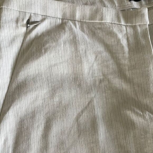 Elie Tahari Pin Stripe Pants - Picture 3 of 8